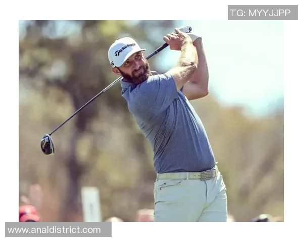 足球巨星意外转战高尔夫球场展现全新运动魅力与风采